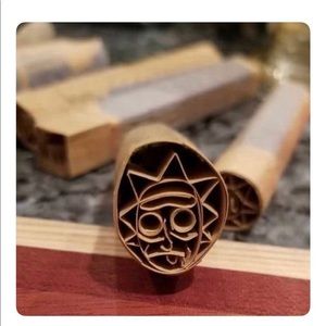 Meet your Posher, Elvis